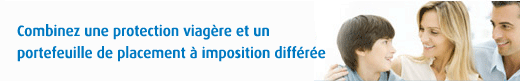 Image d'un garçon souriant avec ses parents