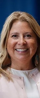 Gros plan de Denise Baxter